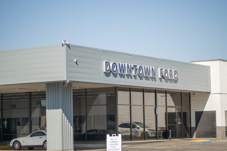 Photo Car dealership