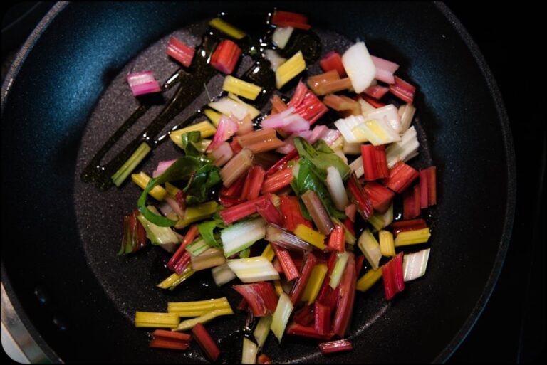Photo "Techniques for preserving the texture and color of boiled vegetables"