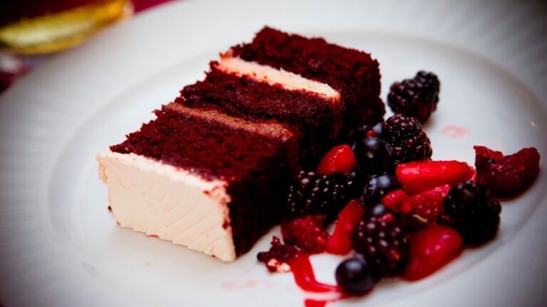 Photo "How to use seasonal berries in cakes and desserts"