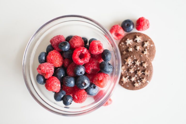 Photo "How to choose healthy and balanced snacks between meals"