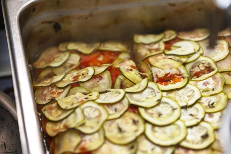 Photo oven-baked crispy oil-free potatoes
