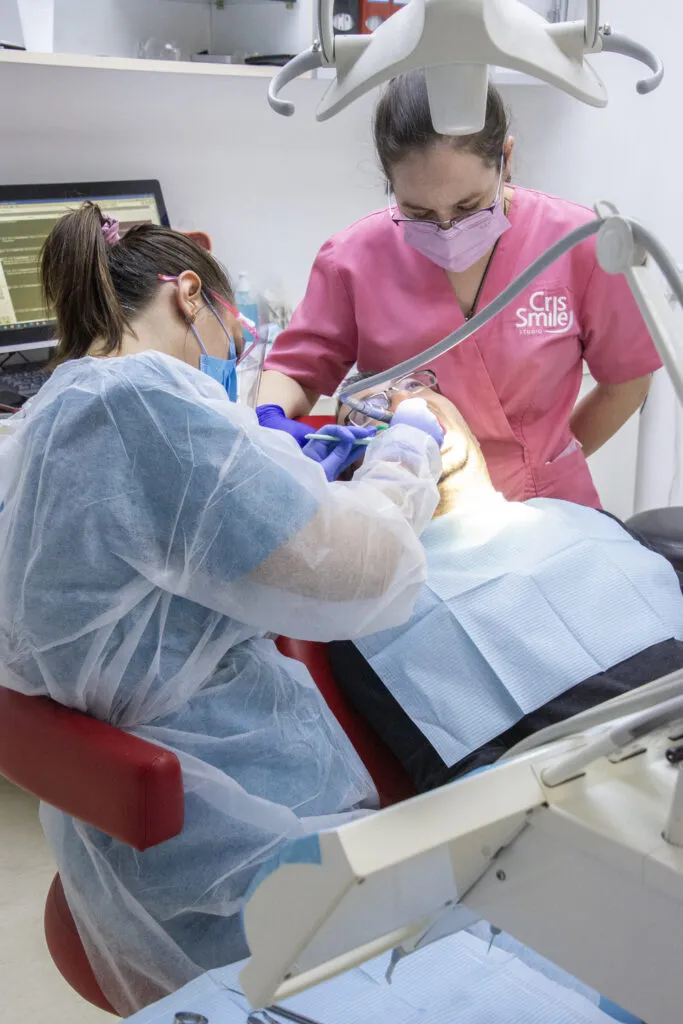 Diferențe între implanturile dentare din România și cele din străinătate