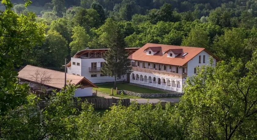 Hanul vatra costesti vedere ansamblu — Bucatarul Iscusit
