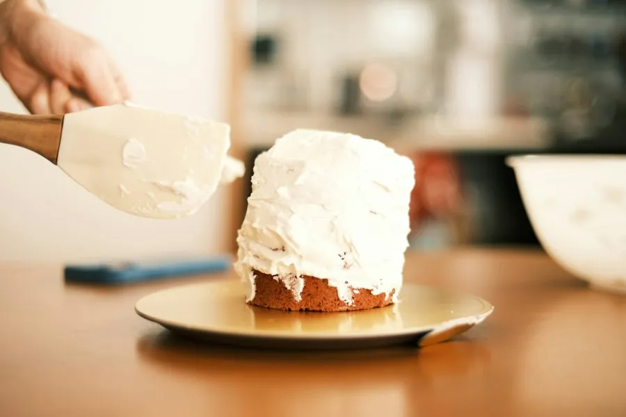 Photo homemade cake baking mistakes